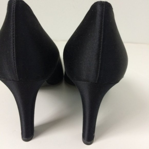 Yves Saint Lauren Black Velvet 9M - Picture 3 of 6